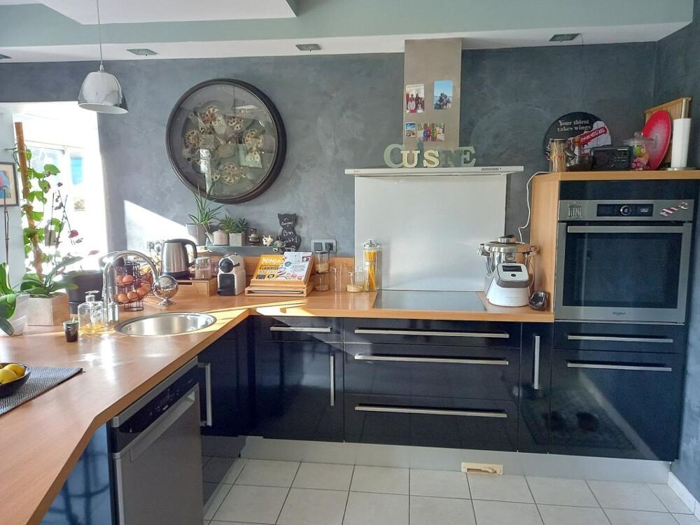 Maison familiale de 250 m²  5 chambres - terrain 1569m² - au calme