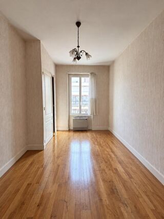 Vente Appartement T2 à rénover, lumineux, avec cachet, 2ème étage avec asc, à 240 m du tram Villeurbanne