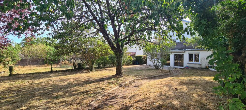 Maison Gorges Centre 8 P . 4 Chs . 174.34 M² . T 575 M² . Garage . Cave . Balcon