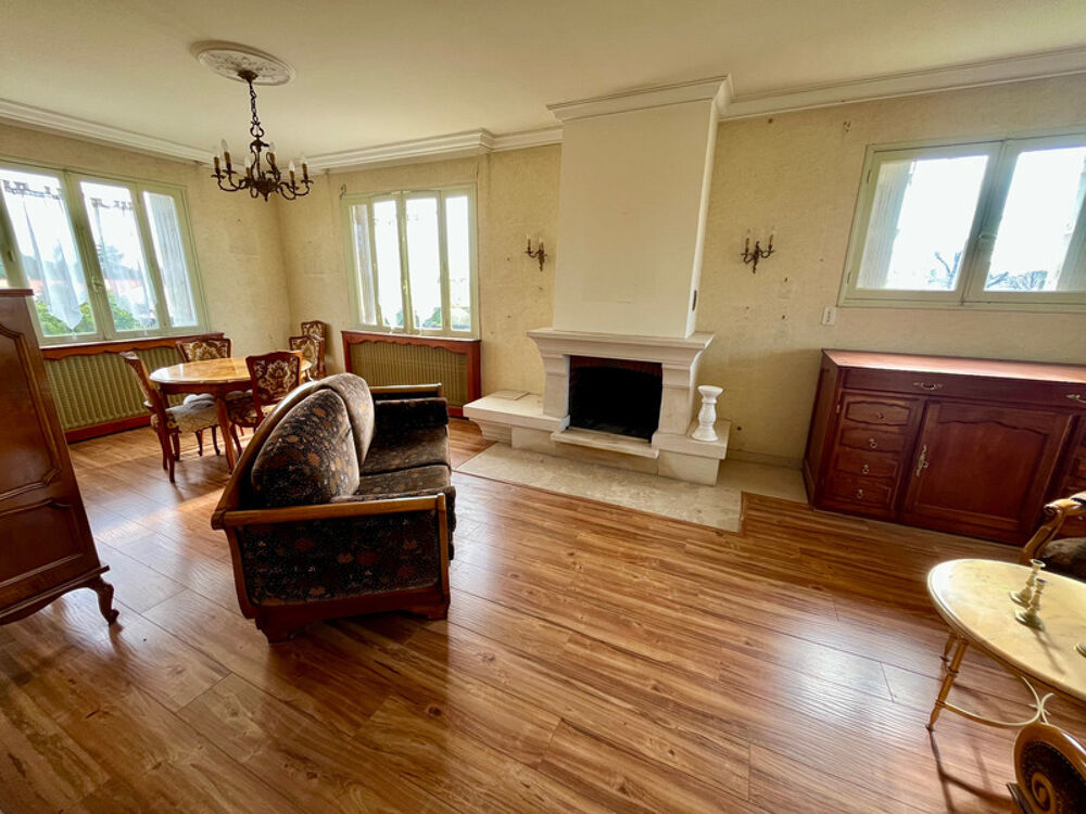 LUCON 85400 AU CALME ET PROCHE TOUTES COMMODITES AGREABLE MAISON 4 CHAMBRES AVEC ANNEXE SUR 1000M²