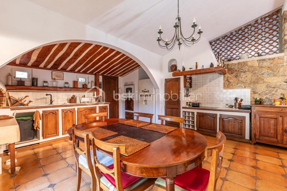 à vendre  Propriété/château Méounes-lès-Montrieux (83136)