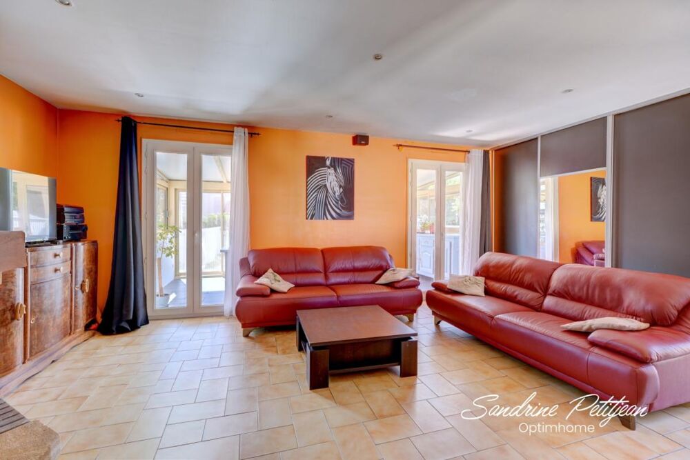 Vente Maison À vendre – Maison familiale de plain-pied 108.5 m² (4 chambres - Véranda) + Garage – Piscine – Terrain 555 m² – Saint-André-de-C Saint andre de corcy