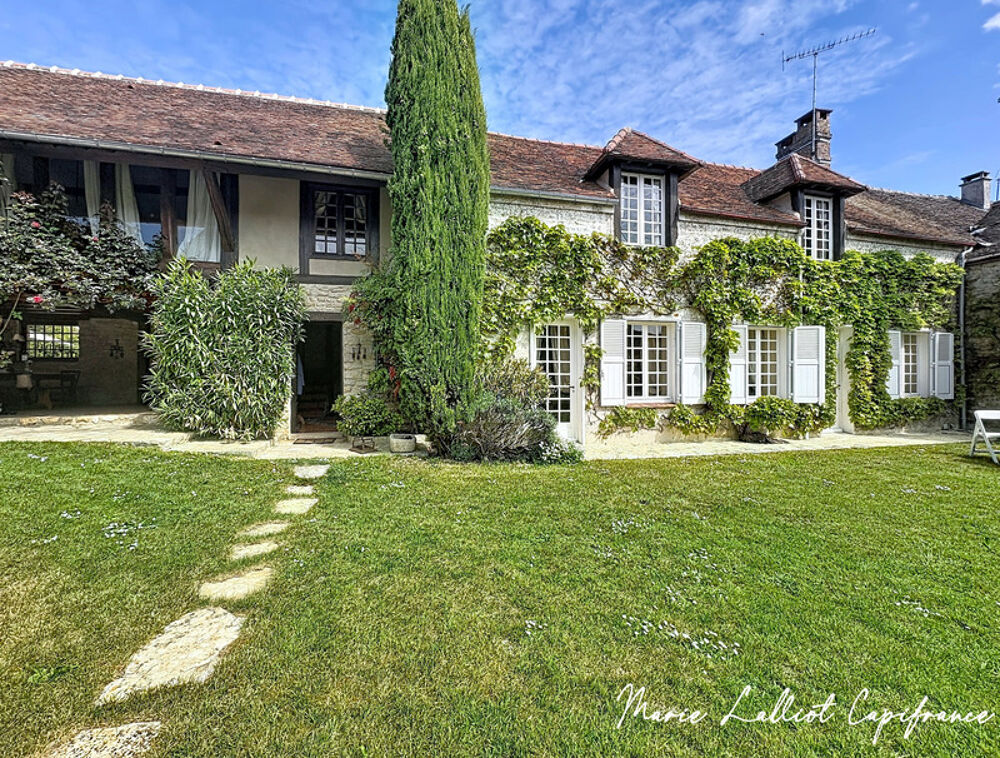 Vente Maison Propriété en pierres à vendre 16 pièces, 450m², 7 chambres, salle de Jeux, Dépendances La chapelle la reine