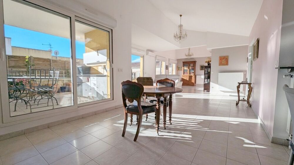 SALON-DE-PROVENCE (13) : T5 de 129 m² avec terrasse plein sud et garage privatif en sous-sol