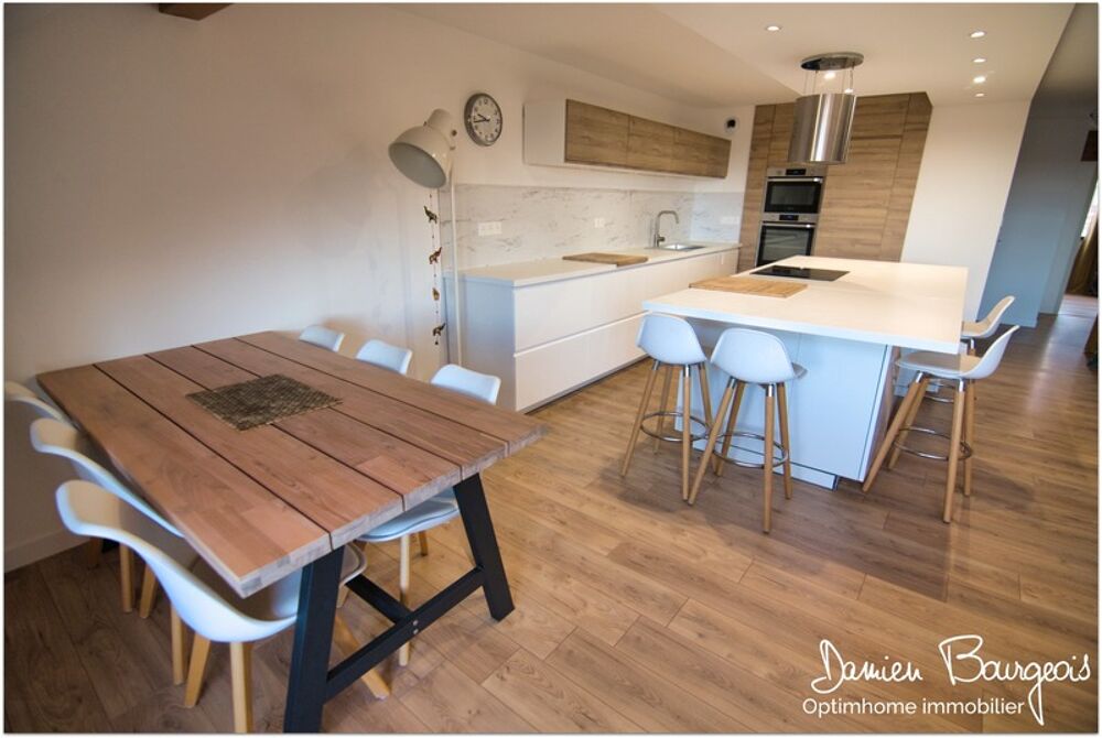 Duplex en dernier étage de 146 m² (208 m² au sol) avec double garage et cave