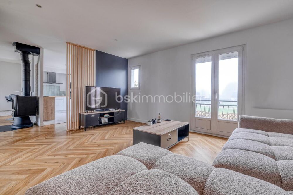Maison familliale lumineuse avec sous-sol total , jardin et stationnement - ENTIEREMENT RENOVEE