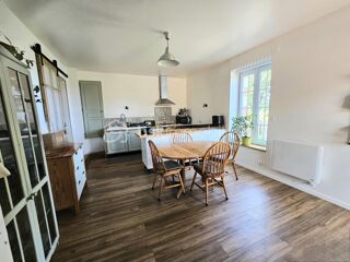  Proprit/chteau  vendre 8 pices 200 m