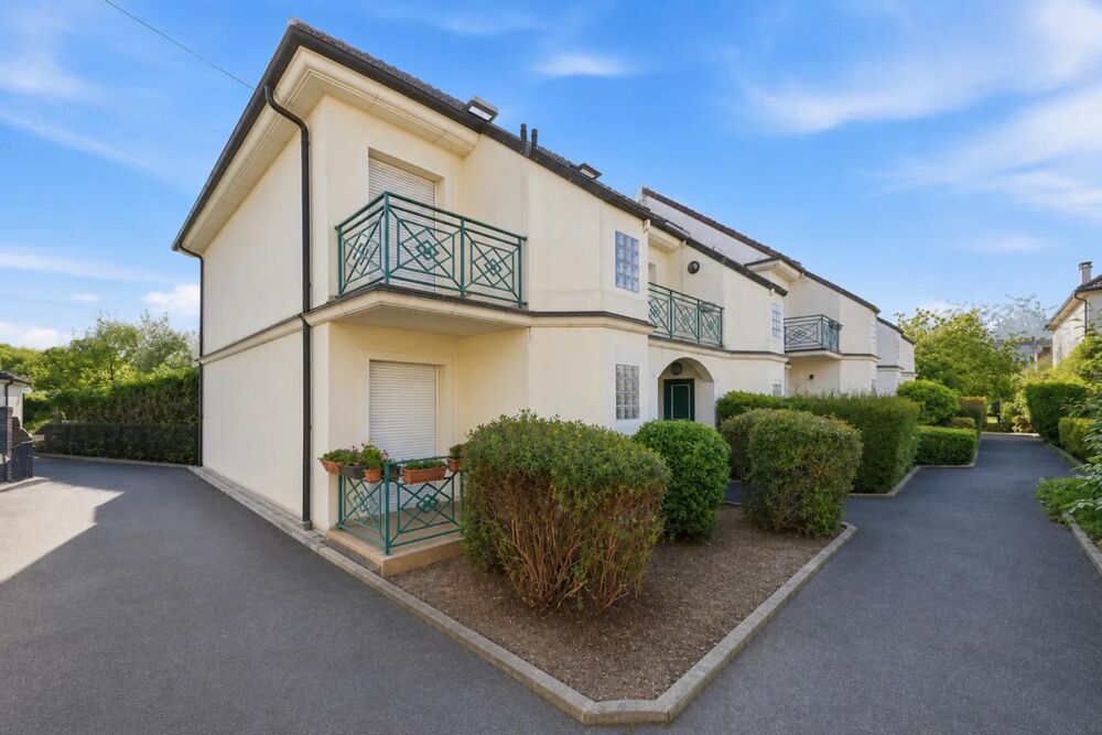 Maison divisée en 2 appartements indépendants à Thiais