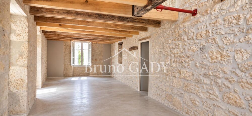 Ensemble immobilier en pierre de deux maisons à restaurer l'intérieur, sur parcelles d'environ 3 hectares