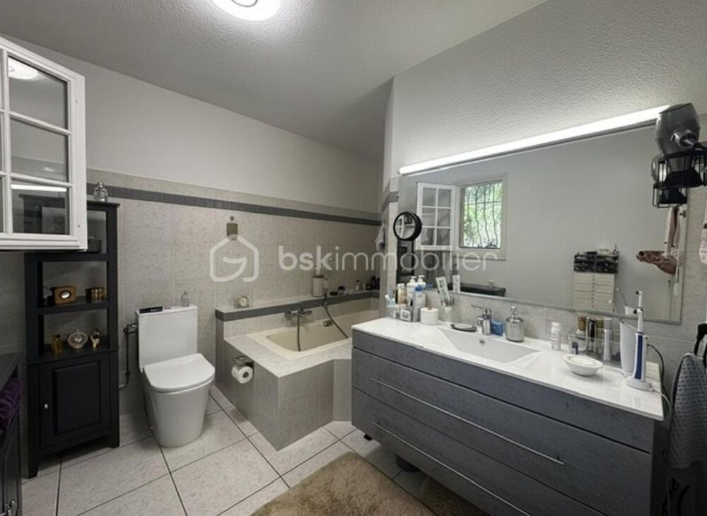 � vendre  Villa Tourrettes (83440)