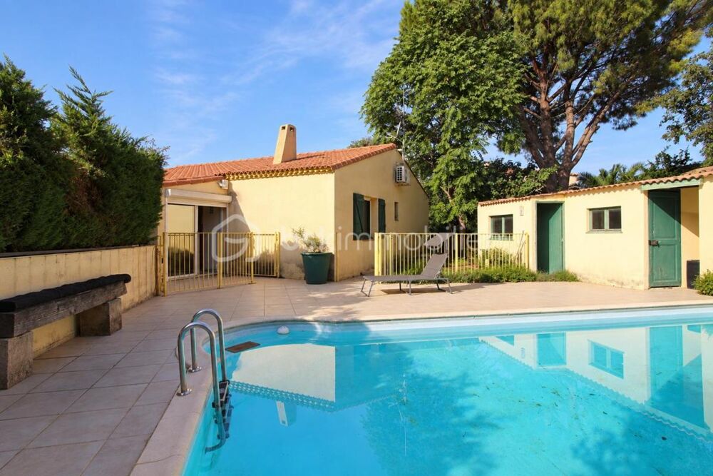 MILHAUD  RARE : MAISON DE PLAIN-PIED 142 m², PISCINE, JARDIN ET NOMBREUSES DÉPENDANCES