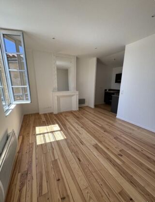  Appartement à louer 2 pièces 56 m²