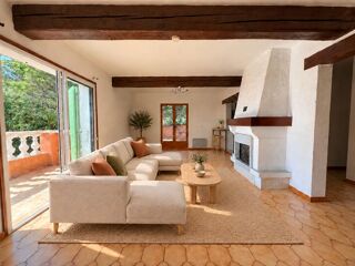 Vente Appartement Appartement 81 m² à rénover - Vue dégagée sur l'Esterel et aperçu mer - À 200 mètres de la plage - Petite copropriété, piscine c Saint raphael