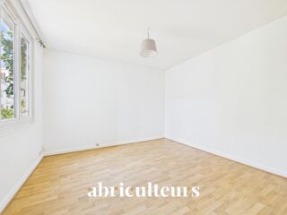  Immeuble à vendre 15 + pièces 345 m²