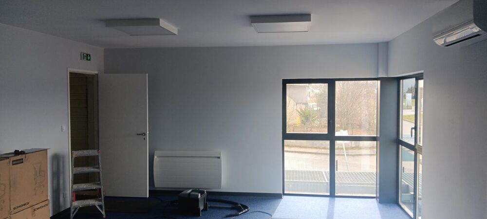   OLEMPS - LOCAL PROFESSIONNEL / BUREAUX en étage 