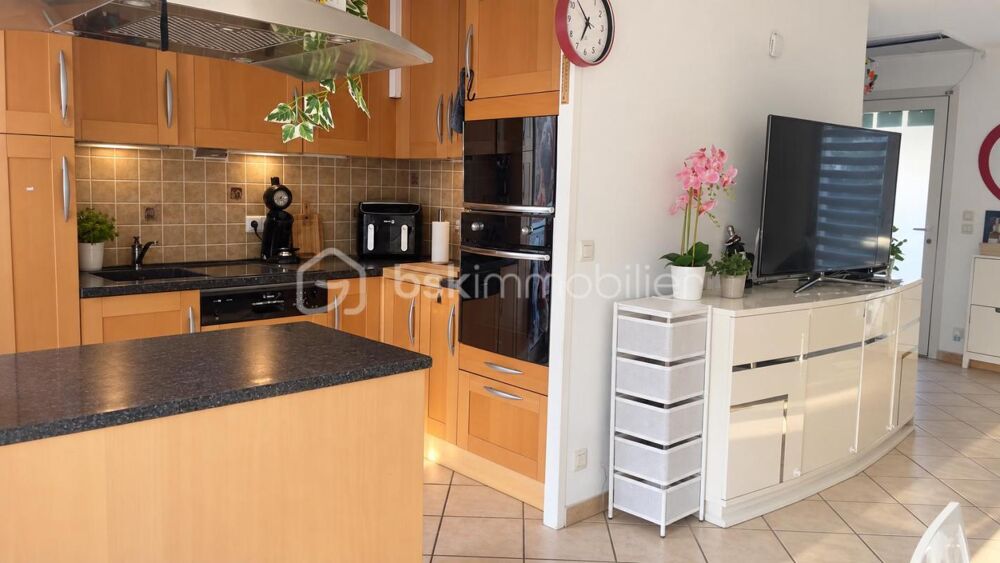 MAISON FAMILIALE 112,09 M2 4 CHAMBRES, VÉRANDA CHAUFFÉE 20 M2, JARDIN ET GARAGE  PROCHE GENÈVE