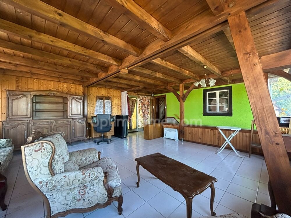 Vente Maison VIEUX-FERRETTE, propriété composé de 2maisons, dont une louée, sur 17.37ares. Enorme potentiel. Emplacement magnifique! Vieux ferrette