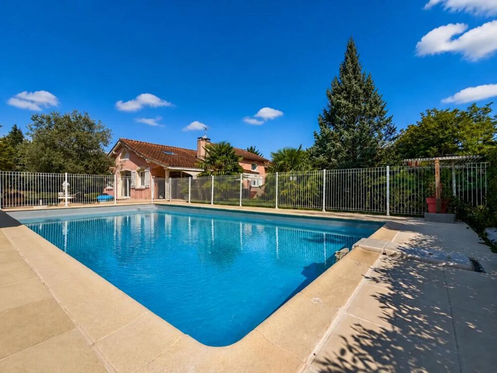 Maison de 7 pièces de 180 m² à Jassans-Riottier