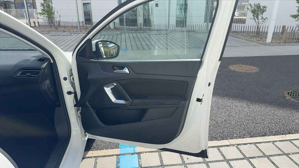 308 SW II 1.5 BlueHDi 130 EAT8 Allure 2019 occasion 44840 Les Sorinieres