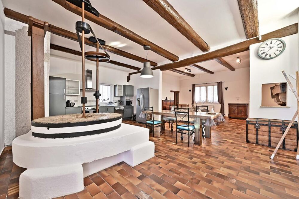Vente Propriété/Château PROPRIÉTÉ DE 367m2 SUR 1 HECTARE COMPRENANT 5 LOGEMENTS Avignon