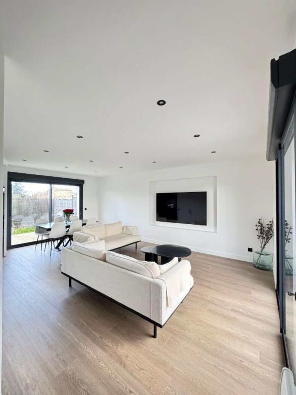 Maison 2025 - R+1 - Saint-laurent -d'arce 4 pièce(s) 88 m2 - 33chambres-285 m2 de Terrain