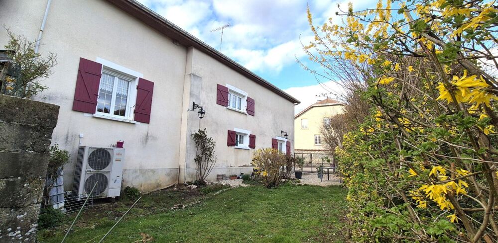 Belle Maison de Village et de Caractère de 1815 de 155 m² Rénover et Entretenue avec Goût avec sa Cour avant et Terrasse de 115