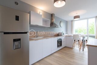  Appartement à louer 5 pièces 111 m²