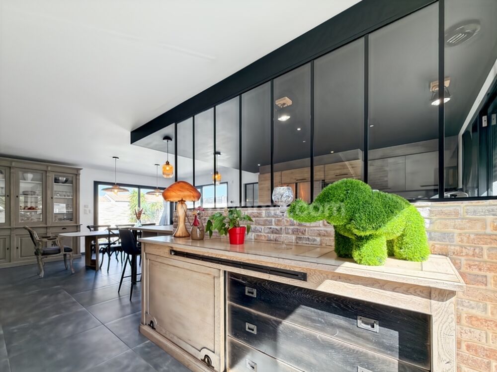 Maison à vendre 5 pièces FERRIERES (17)