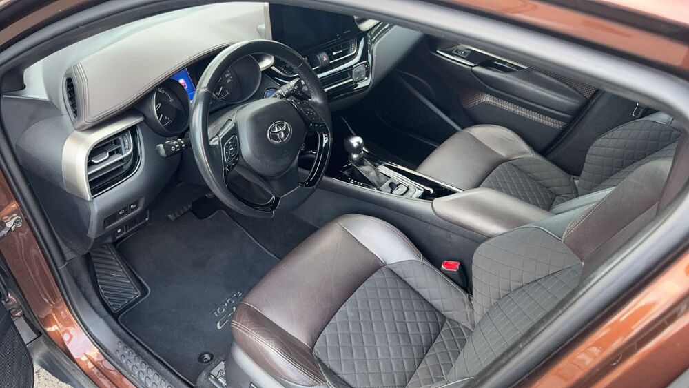 C-HR 1.8 VVT-i 122 Hybrid 2WD CVT 99 Distinctive - Automatique 2018 occasion 33000 Bordeaux