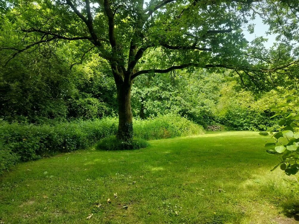 À VENDRE  LONGÈRE EN PIERRE AU CALME, À DEUX PAS DE LA FORÊT DE HUELGOAT LOCMARIA-BERRIEN