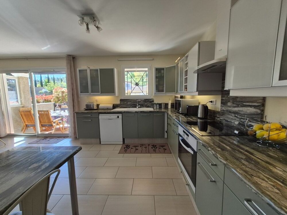 Vente Maison EXLCLUSIVITE-PRESTIGE. Solliès-Ville-Maison provençale avec deux logements distincts, fort potentiel, vue dégagée- 575 000 € Sollies ville
