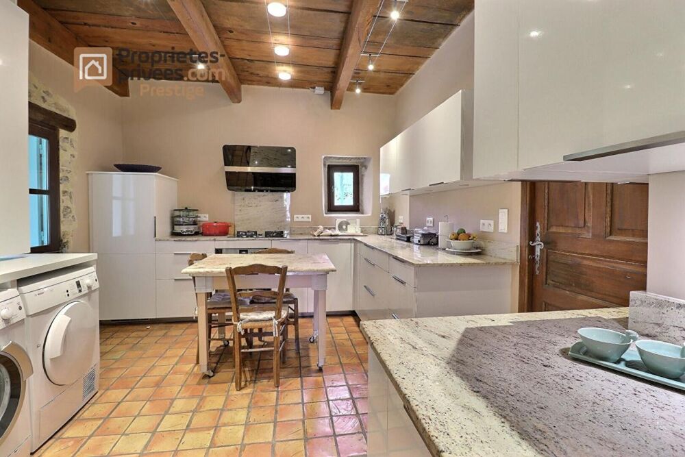 à vendre  Propriété/château Uzès (30700)
