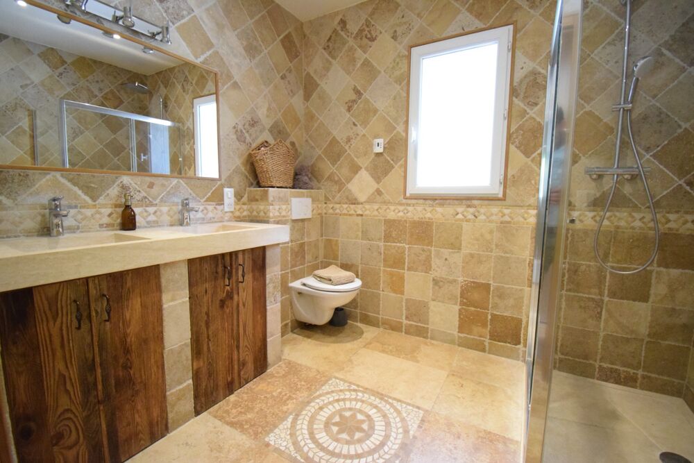 à vendre  Propriété/château Peyroules (04120)