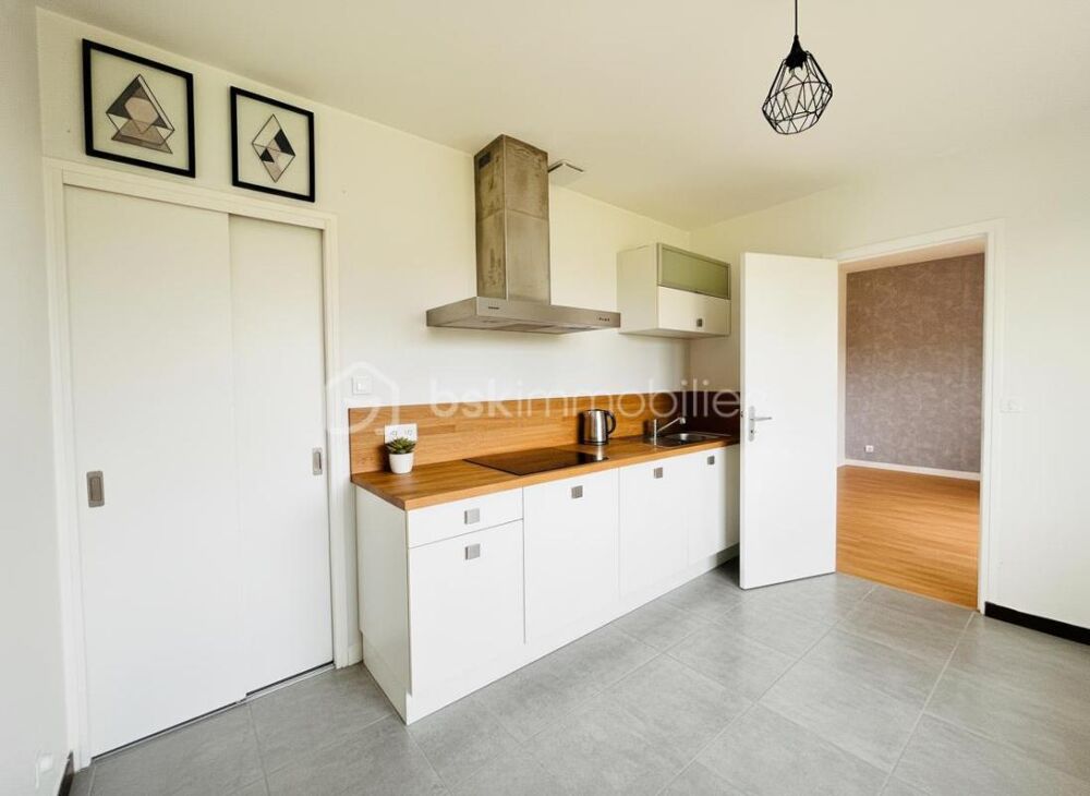 Maison 5 chambres, vie de plain-pied, sous-sol complet