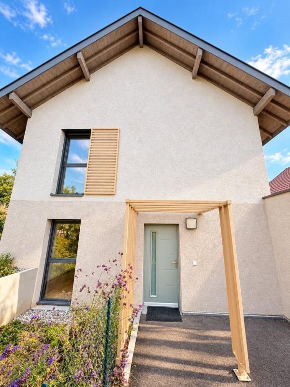 Vente Maison 5 PIÈCES de 121m² - MÉSIGNY Mesigny