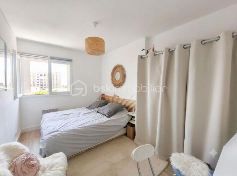 Vente Appartement Type 2  50 m² meublé avec ascenseur et garage Manosque