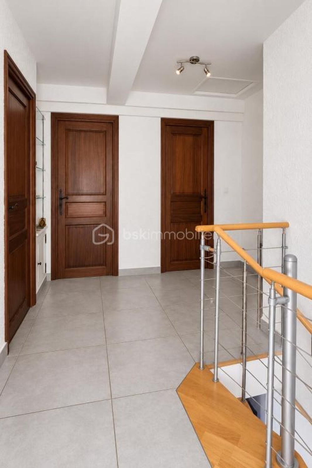 Charmante maison de 135 m2 - studio indépendant- garage - terrasses - jardin