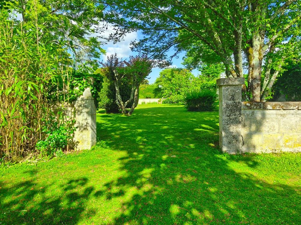 Vente Maison Très bel ensemble en pierre, maison d'habitation, gîte indépendant, granges, dépendances, piscine, parc clôt arboré Riberac