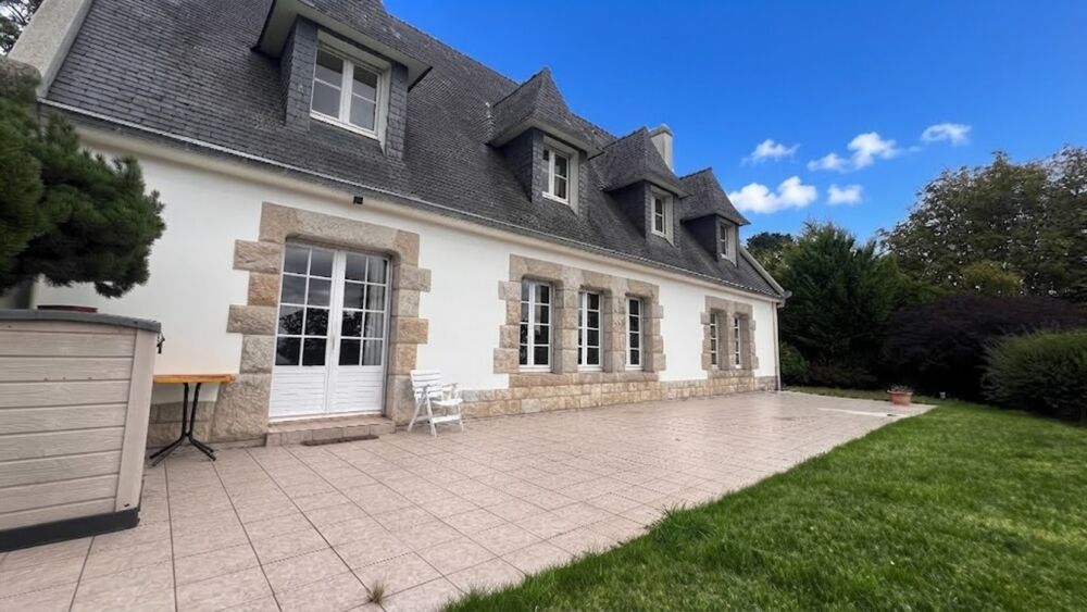 QUIMPER (29)  LE STANGALA  Maison de 210 m² habitables, édifiée sur une parcelle de 12 000 m², avec sous-sol intégral
