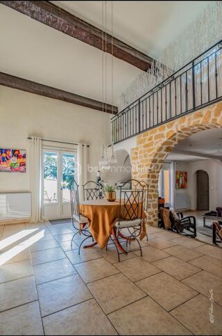  Villa  vendre 8 pices 195 m