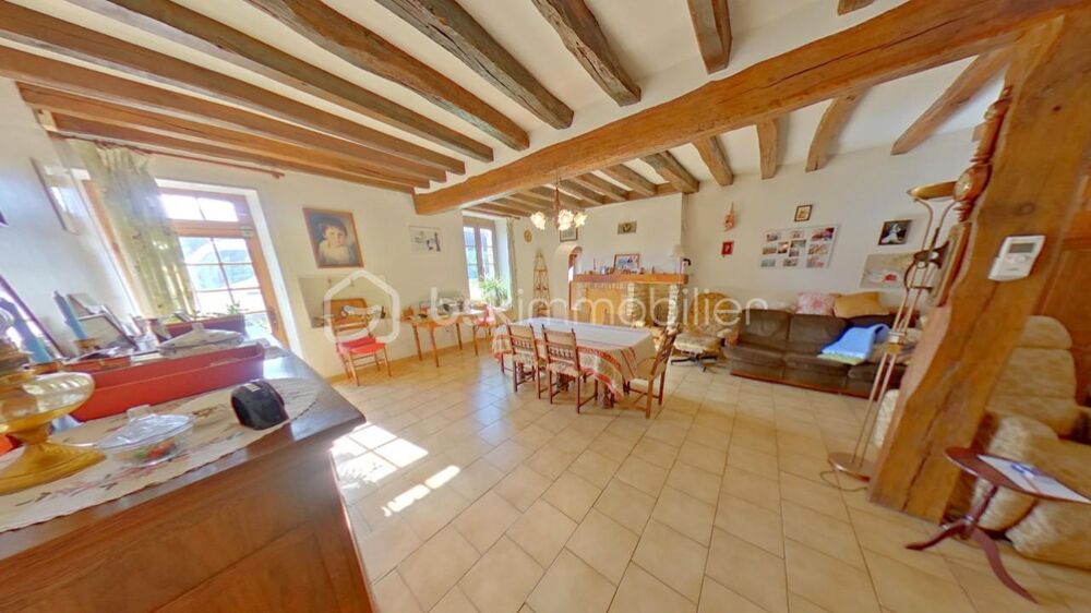 Maison de Campagne de plain pied de 132 m² avec grenier aménageable dans un environnement verdoyant