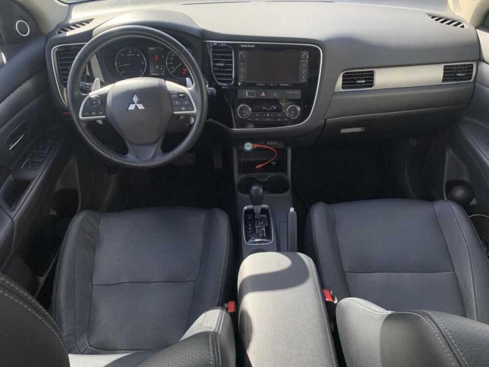 Outlander 2.2 DI-D 4WD 150 CH 7 places INSTYLE 1&egrave;re Main 2015 occasion 14650 Carpiquet
