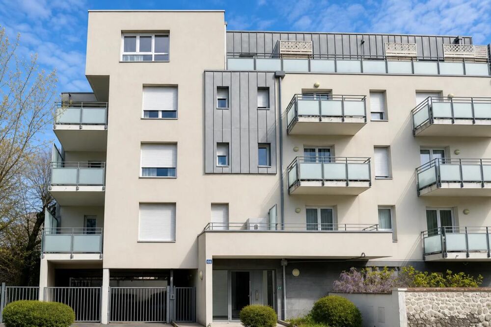 Vente Appartement Dernier étage 3 pièces lumineux avec terrasse Tours