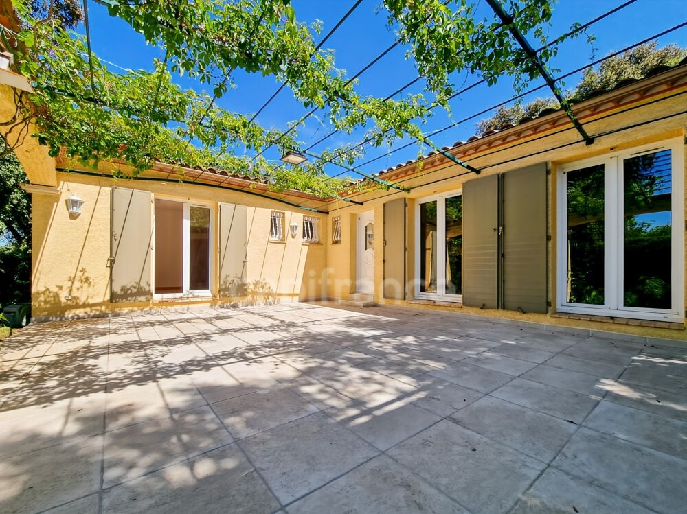 Vente Maison Villa de plain-pied de 156m² avec 6 pièces + une dépendance - Terrain arboré de 1400m² avec Piscine - (34160) Saint hilaire de beauvoir