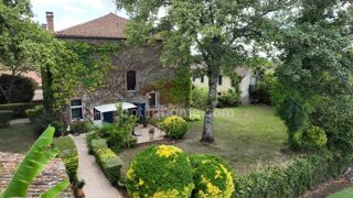  Maison  vendre 12 pices 430 m