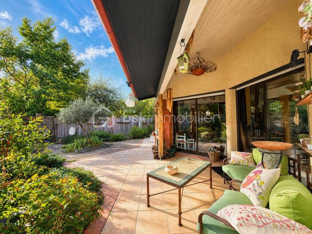 Vente Maison Villa d'architecte avec piscine couverte, lodge détente et jardin paysager odorant Labastidette