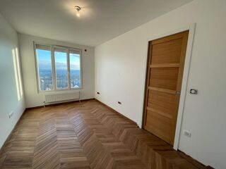  Appartement à louer 4 pièces 68 m²