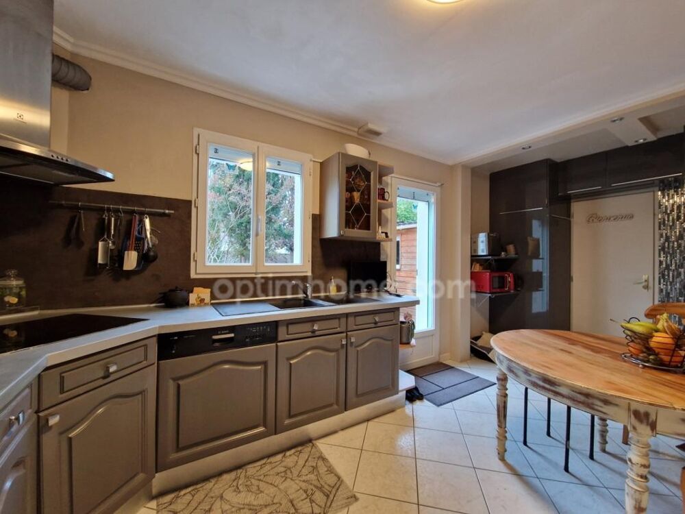 Vente Maison Maison 110m² - 6 pièces - 4 chambres - Terrain avec terrasse et piscine à Cormery (37) Cormery