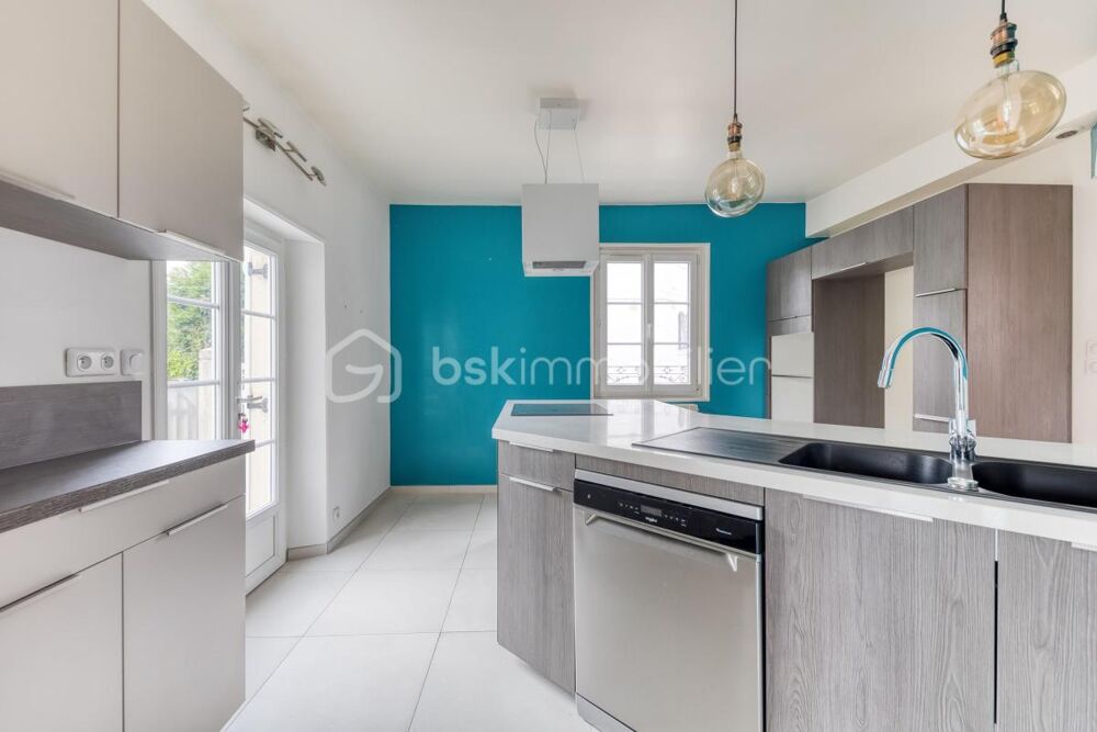 Vente Maison MAISON MENIER FAMILIALE, SANS MITOYENNETE, AVEC 4 CHAMBRES, DÉPENDANCE, GARAGE ET CAVE TOTAL Noisiel