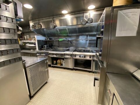   RESTAURANT RENOME SUR UN PORT 1 030 000 EUROS 